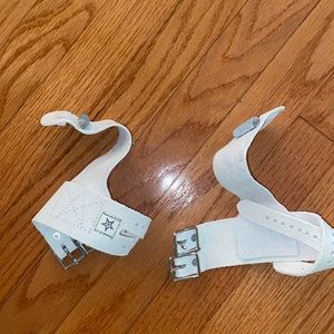 BUCKLE GYMNASTICS GRIPS + SET OF WRISTBANDS